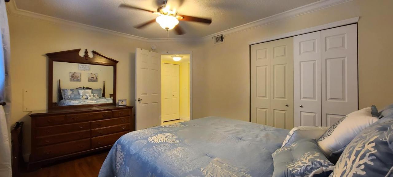 Beach Vacation Get-Away Appartamento St. Pete Beach Esterno foto